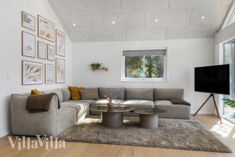 Die Couch im Luxusferienhaus Nr. 273 in Westjütland lädt zu Gesellschaftsspielen oder zu Kinoabenden ein.