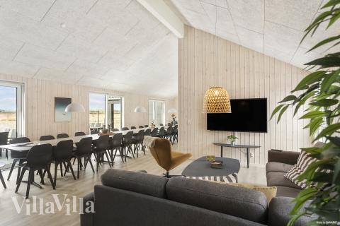 Die Couch im Luxusferienhaus Nr. 914 in Lolland/Falster/Mön lädt zu Gesellschaftsspielen oder zu Kinoabenden ein.