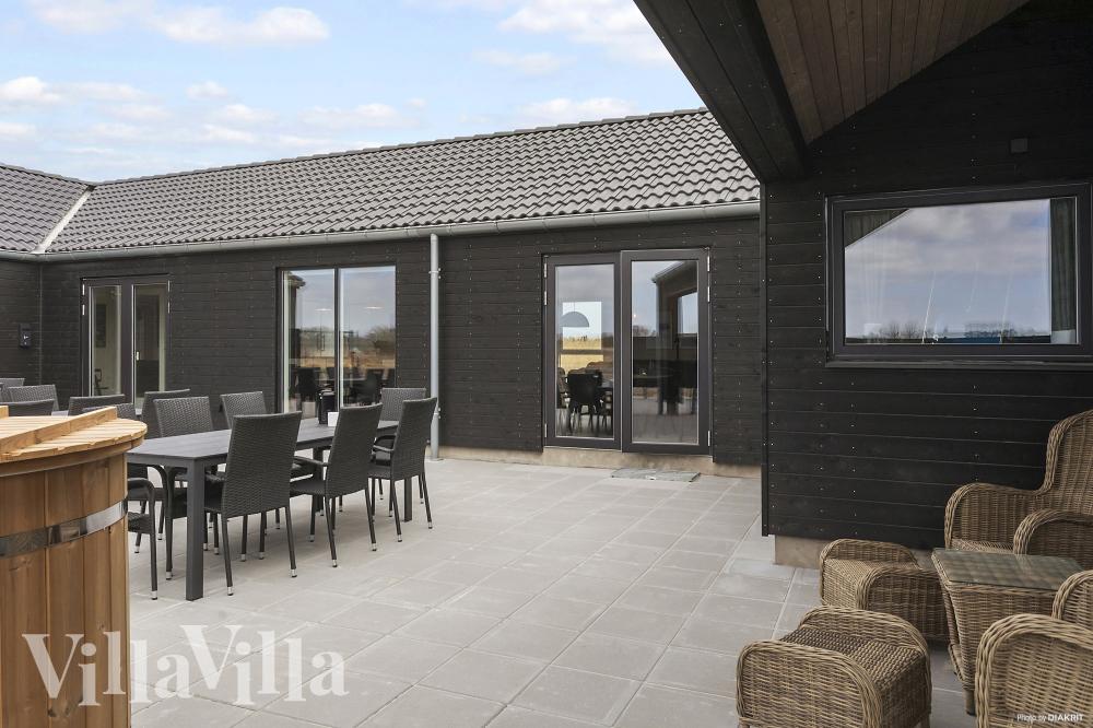 Das Luxusferienhaus Nr. 914 hat eine tolle Terrasse, die mit hochwertigen Gartenmöbeln für 30 Personen ausgestattet ist.