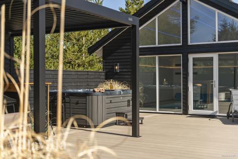 Genießen Sie den warmen Whirlpool im Luxusferienhaus Nr. 273 in Westjütland