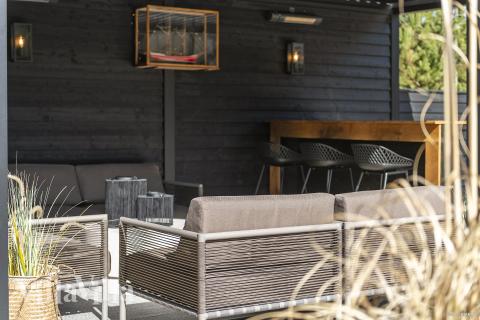 Auf der Terrasse des Ferienhauses Nr. 273 ist Platz für 18 Personen.