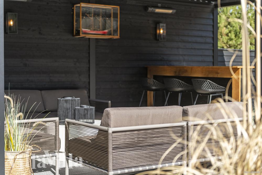 Auf der Terrasse des Ferienhauses Nr. 273 ist Platz für 18 Personen.