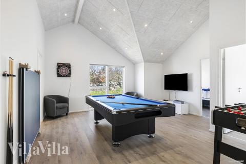 Neben den vielen schönen Stunden, die man im Poolbereich des Hauses verbringen kann, bietet das Luxusferienhaus 927 auch Spielevergnügen bei Billard/Tischtennis und Darts