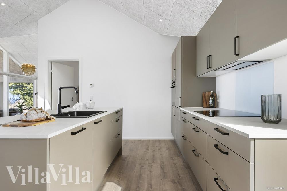 Die Küche in dem Luxusferienhaus Nr. 927 ist so gut ausgestattet, dass man problemlos Mahlzeiten für 8 Personen zubereiten kann.