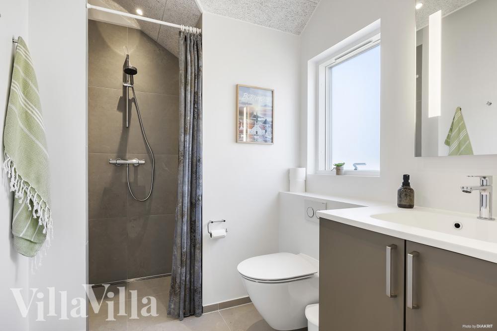 Eines der Badezimmer im Luxusferienhaus Nr. 927