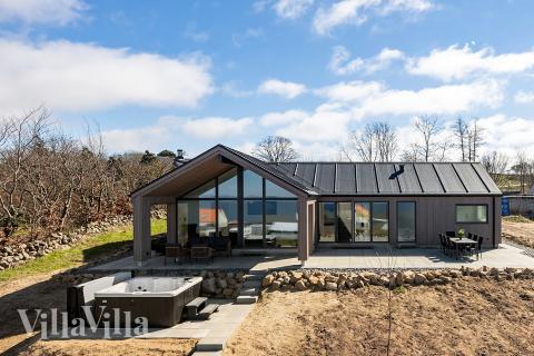 Diese schicke Haus mit Whirlpool Nr. 927 mit Platz für 8 Personen liegt in Bornholm