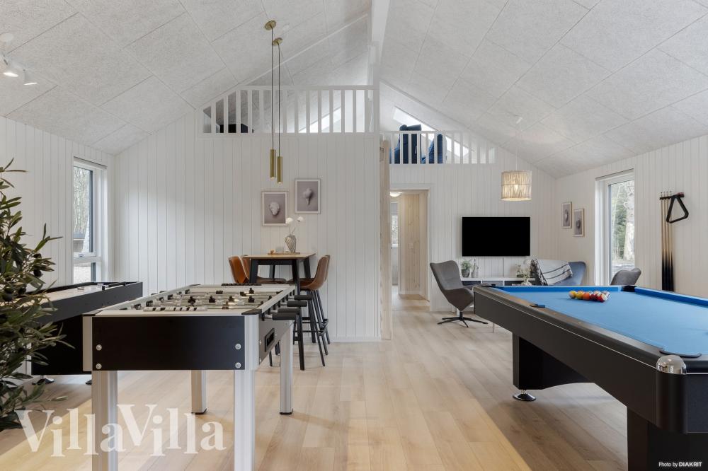 Neben den vielen schönen Stunden, die man im Poolbereich des Hauses verbringen kann, bietet das Luxusferienhaus 918 auch Spielevergnügen bei Billard/Tischtennis und Darts