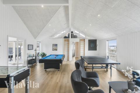 Neben den vielen schönen Stunden, die man im Poolbereich des Hauses verbringen kann, bietet das Luxusferienhaus 913 auch Spielevergnügen bei Billard/Tischtennis und Darts
