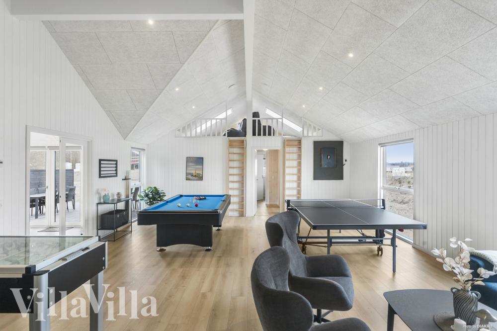 Neben den vielen schönen Stunden, die man im Poolbereich des Hauses verbringen kann, bietet das Luxusferienhaus 913 auch Spielevergnügen bei Billard/Tischtennis und Darts