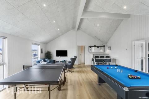 Das Luxusferienhaus 913 für 24 Personen hat einen großen Aktivitätsraum mit u. a. Billard und Darts