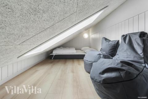 Einige der 24 Schlafgelegenheiten befinden sich im Luxusferienhaus Nr. 913 auf dem ausgebauten Dachboden