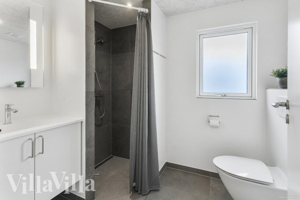Eines der Badezimmer im Luxusferienhaus Nr. 913