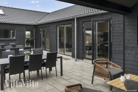 Das Luxusferienhaus Nr. 913 hat eine tolle Terrasse, die mit hochwertigen Gartenmöbeln für 24 Personen ausgestattet ist.