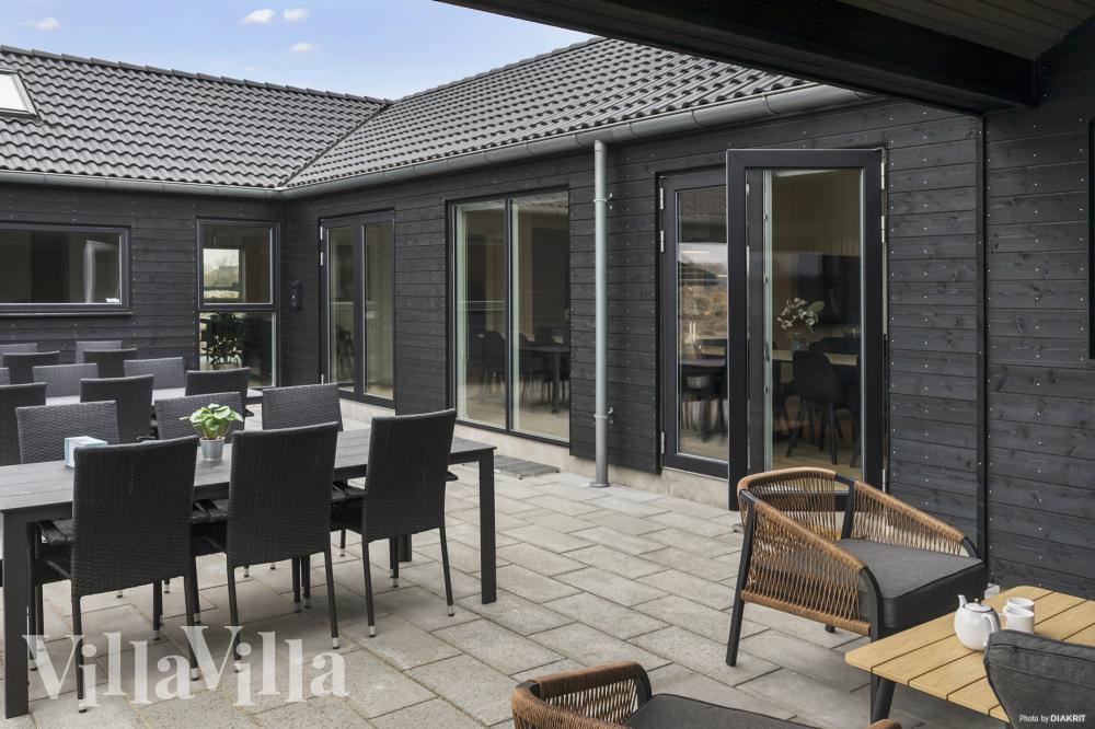 Das Luxusferienhaus Nr. 913 hat eine tolle Terrasse, die mit hochwertigen Gartenmöbeln für 24 Personen ausgestattet ist.