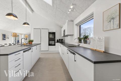 Die Küche in dem Luxusferienhaus Nr. 822 ist so gut ausgestattet, dass man problemlos Mahlzeiten für 30 Personen zubereiten kann.