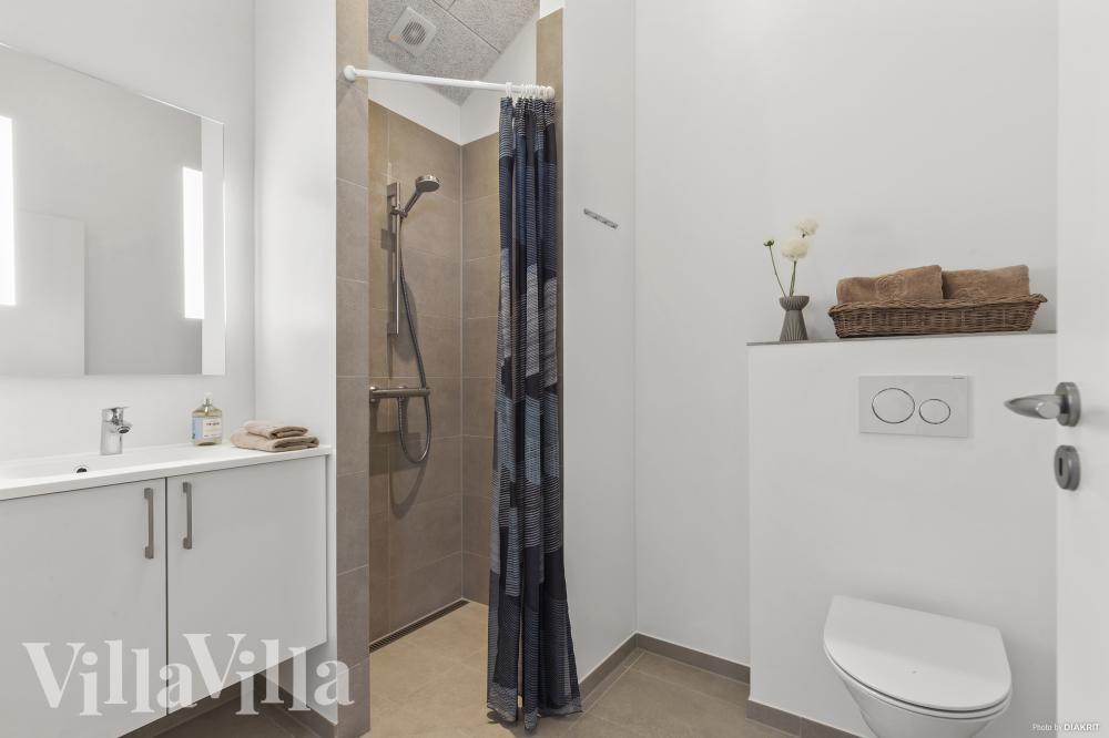 Eines der Badezimmer im Luxusferienhaus Nr. 822