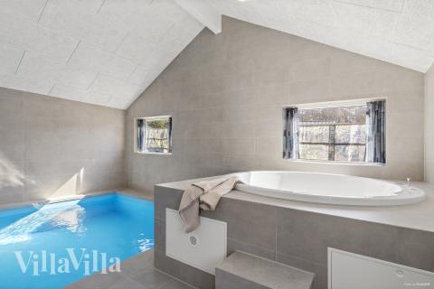 Genießen Sie den warmen Whirlpool im Luxusferienhaus Nr. 822 in Ostjütland