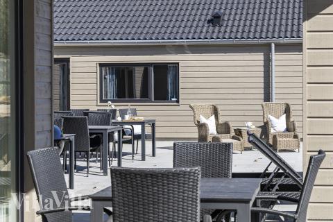Das Luxusferienhaus Nr. 822 hat eine tolle Terrasse, die mit hochwertigen Gartenmöbeln für 30 Personen ausgestattet ist.