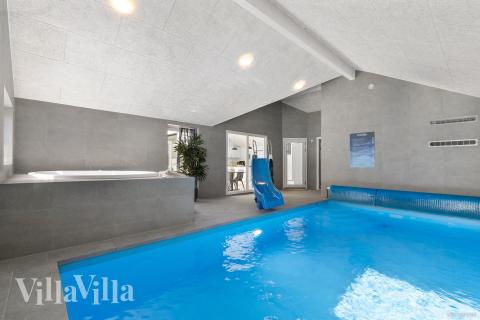 Der schicke Pool im Luxusferienhaus Nr. 824 für 20 Personen