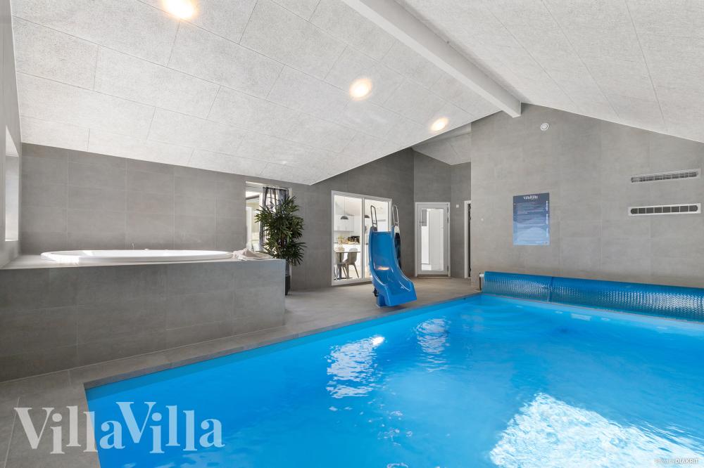 Der schicke Pool im Luxusferienhaus Nr. 824 für 20 Personen