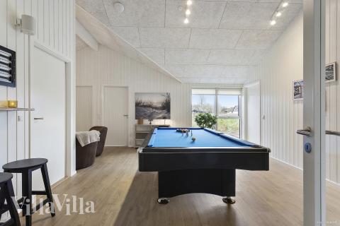 Neben den vielen schönen Stunden, die man im Poolbereich des Hauses verbringen kann, bietet das Luxusferienhaus 919 auch Spielevergnügen bei Billard/Tischtennis und Darts