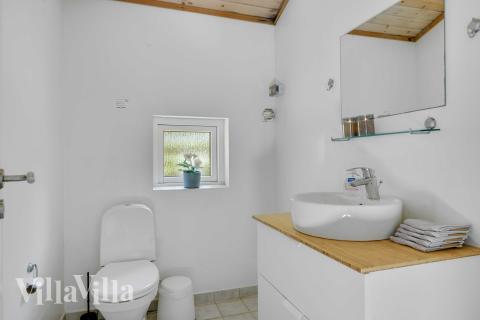Eines der Badezimmer im Luxusferienhaus Nr. 963