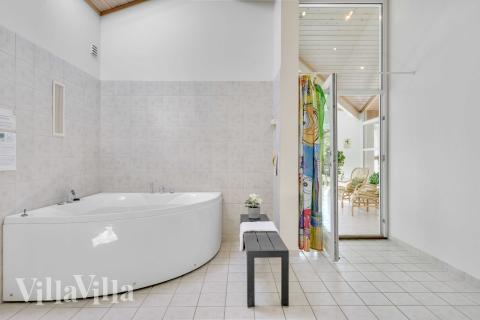 Genießen Sie den warmen Whirlpool im Luxusferienhaus Nr. 963 in Nordseeland