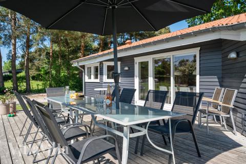 Genießen Sie einen Grillabend auf der Terrasse des Luxusferienhauses Nr. 963 in Nordseeland
