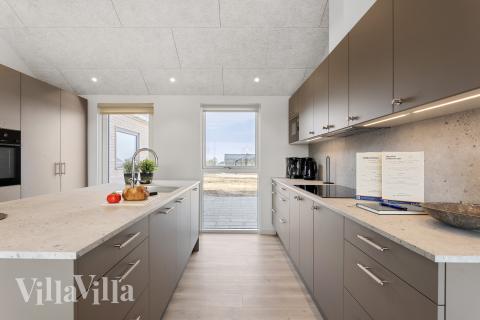 Die Küche in dem Luxusferienhaus Nr. 917 ist so gut ausgestattet, dass man problemlos Mahlzeiten für 20 Personen zubereiten kann.