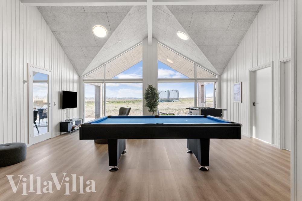 Das Luxusferienhaus 917 für 20 Personen hat einen großen Aktivitätsraum mit u. a. Billard und Darts