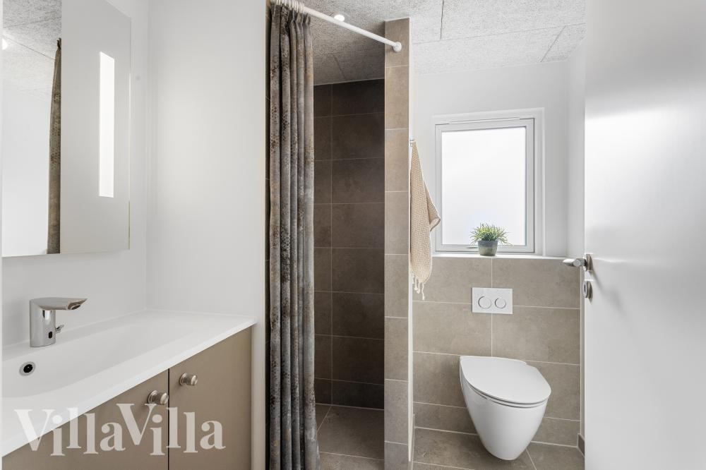 Eines der Badezimmer im Luxusferienhaus Nr. 917