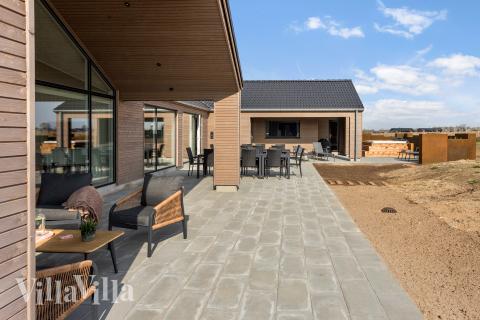 Auf der Terrasse des Ferienhauses Nr. 917 ist Platz für 20 Personen.