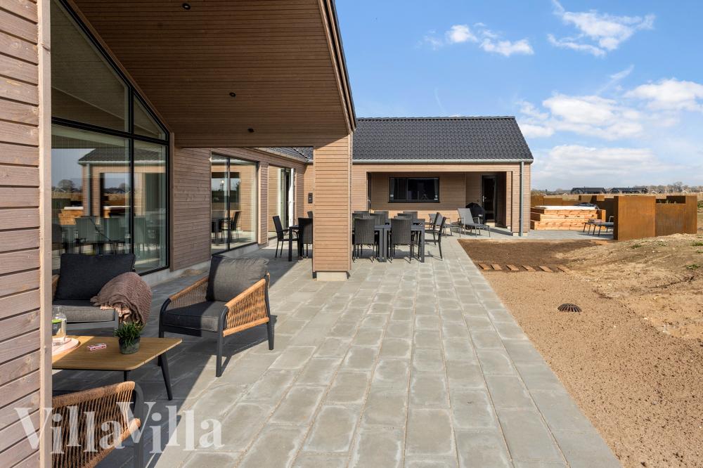 Auf der Terrasse des Ferienhauses Nr. 917 ist Platz für 20 Personen.