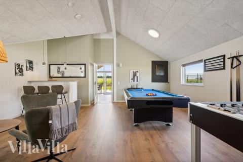 Das Luxusferienhaus 957 für 16 Personen hat einen großen Aktivitätsraum mit u. a. Billard und Darts