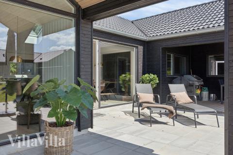 Das Luxusferienhaus Nr. 957 hat eine tolle Terrasse, die mit hochwertigen Gartenmöbeln für 16 Personen ausgestattet ist.