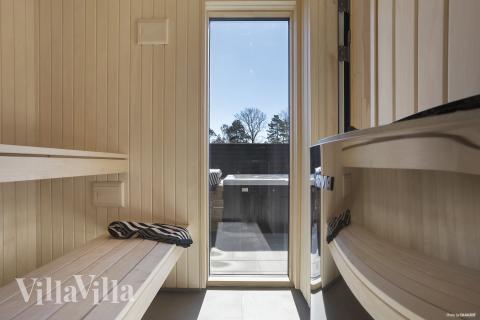 Genießen Sie die heiße Sauna im Luxusferienhaus Nr. 933 für 20 Personen