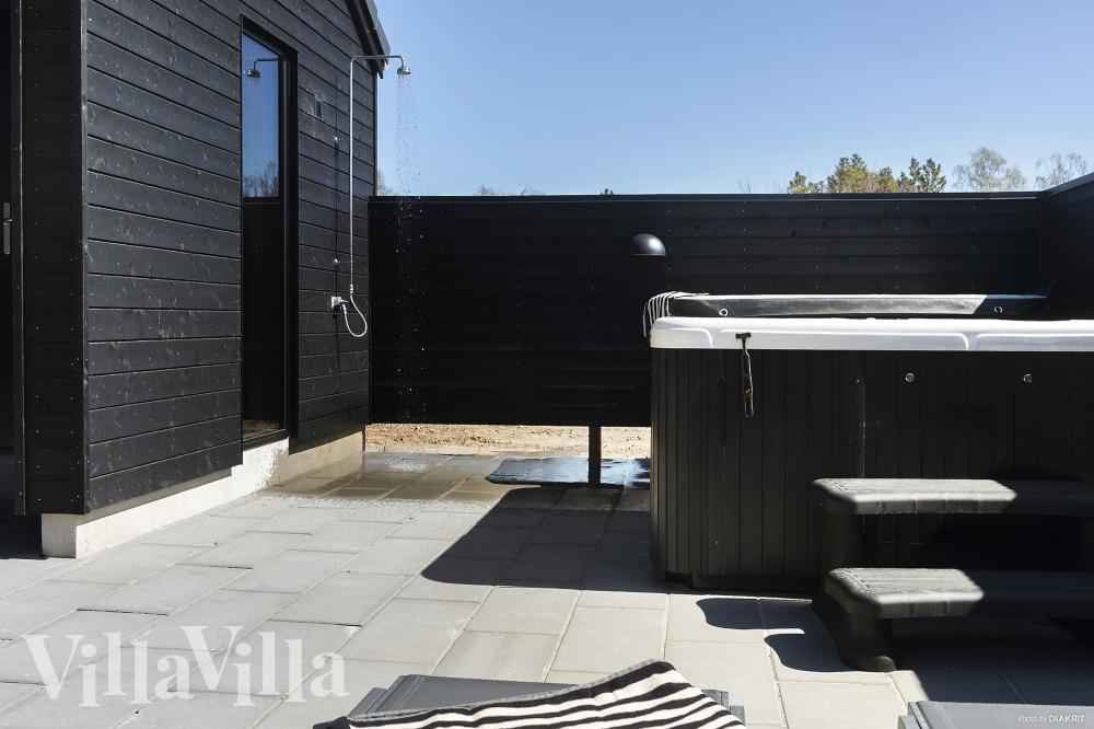 Diese schicke Haus mit Whirlpool Nr. 933 mit Platz für 20 Personen liegt in Lolland/Falster/Mön