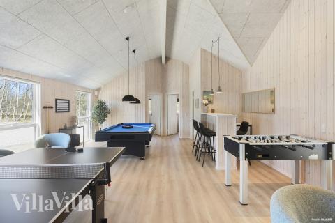 Das Luxusferienhaus 933 für 20 Personen hat einen großen Aktivitätsraum mit u. a. Billard und Darts