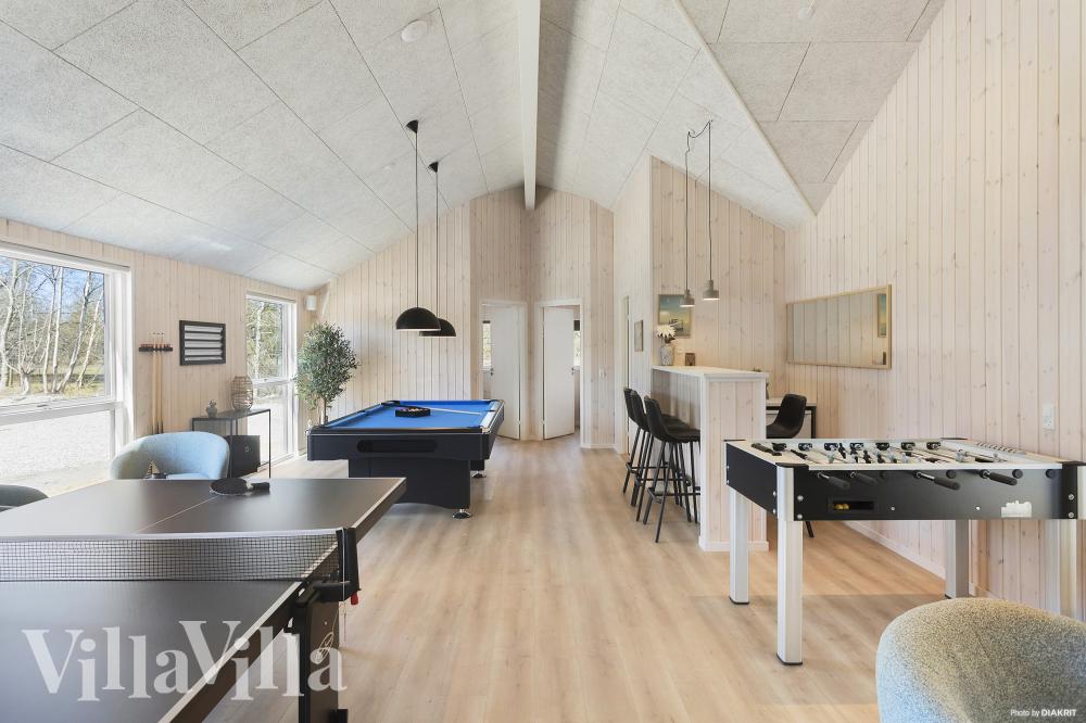 Das Luxusferienhaus 933 für 20 Personen hat einen großen Aktivitätsraum mit u. a. Billard und Darts