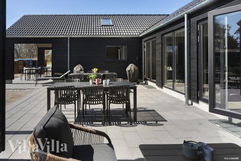 Das Luxusferienhaus Nr. 933 hat eine tolle Terrasse, die mit hochwertigen Gartenmöbeln für 20 Personen ausgestattet ist.