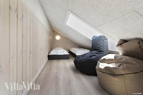 Einige der 20 Schlafgelegenheiten befinden sich im Luxusferienhaus Nr. 933 auf dem ausgebauten Dachboden