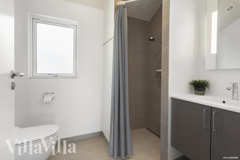 Eines der Badezimmer im Luxusferienhaus Nr. 933