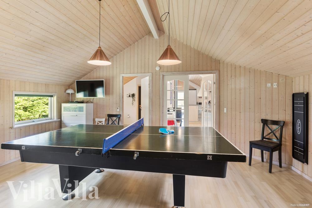 Das Luxusferienhaus 956 für 12 Personen hat einen großen Aktivitätsraum mit u. a. Billard und Darts