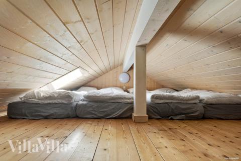 Einige der 12 Schlafgelegenheiten befinden sich im Luxusferienhaus Nr. 956 auf dem ausgebauten Dachboden