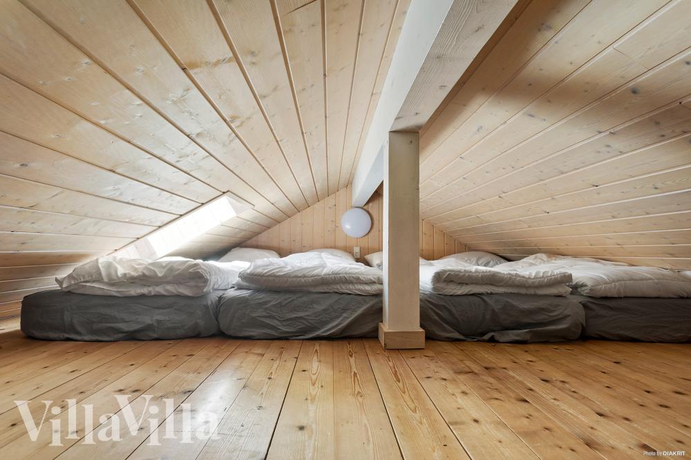 Einige der 12 Schlafgelegenheiten befinden sich im Luxusferienhaus Nr. 956 auf dem ausgebauten Dachboden