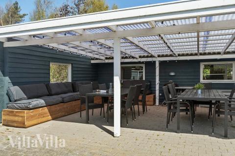 Genießen Sie einen Grillabend auf der Terrasse des Luxusferienhauses Nr. 956 in Lolland/Falster/Mön
