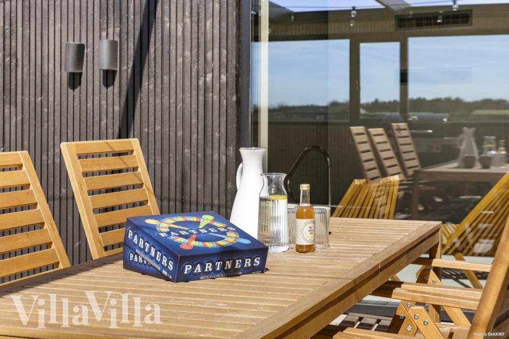 Auf der Terrasse des Ferienhauses Nr. 965 ist Platz für 12 Personen.