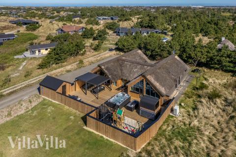 Dieses schöne Poolhaus Nr. 332 mit Platz für 20 Personen liegt in Westjütland