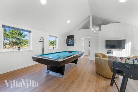 Neben den vielen schönen Stunden, die man im Poolbereich des Hauses verbringen kann, bietet das Luxusferienhaus 332 auch Spielevergnügen bei Billard/Tischtennis und Darts