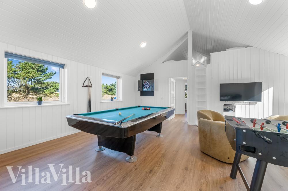 Neben den vielen schönen Stunden, die man im Poolbereich des Hauses verbringen kann, bietet das Luxusferienhaus 332 auch Spielevergnügen bei Billard/Tischtennis und Darts
